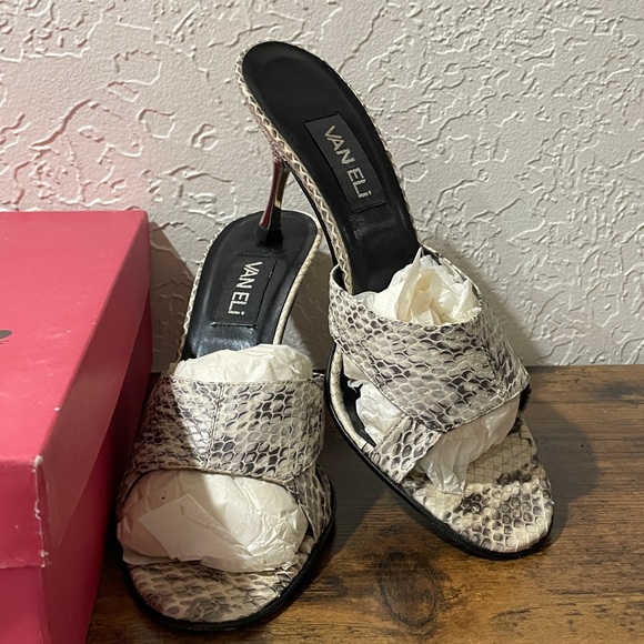 Vaneli Snakeskin Heels w/ Silver Metal Heel Sz. 9.5 - Picture 2 of 8